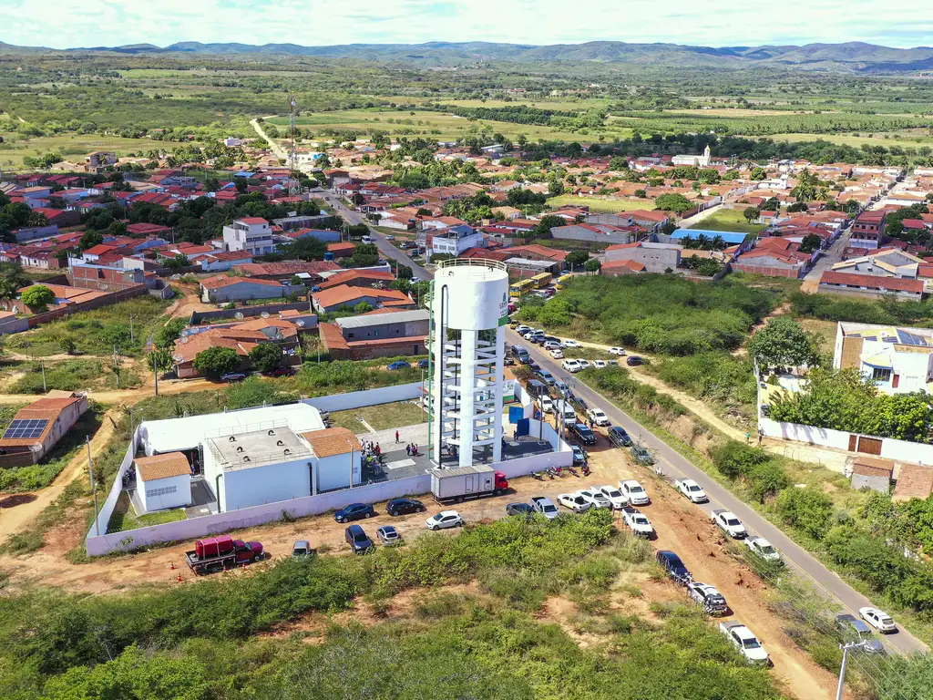 Cidade do interior brasileiro vista da rua